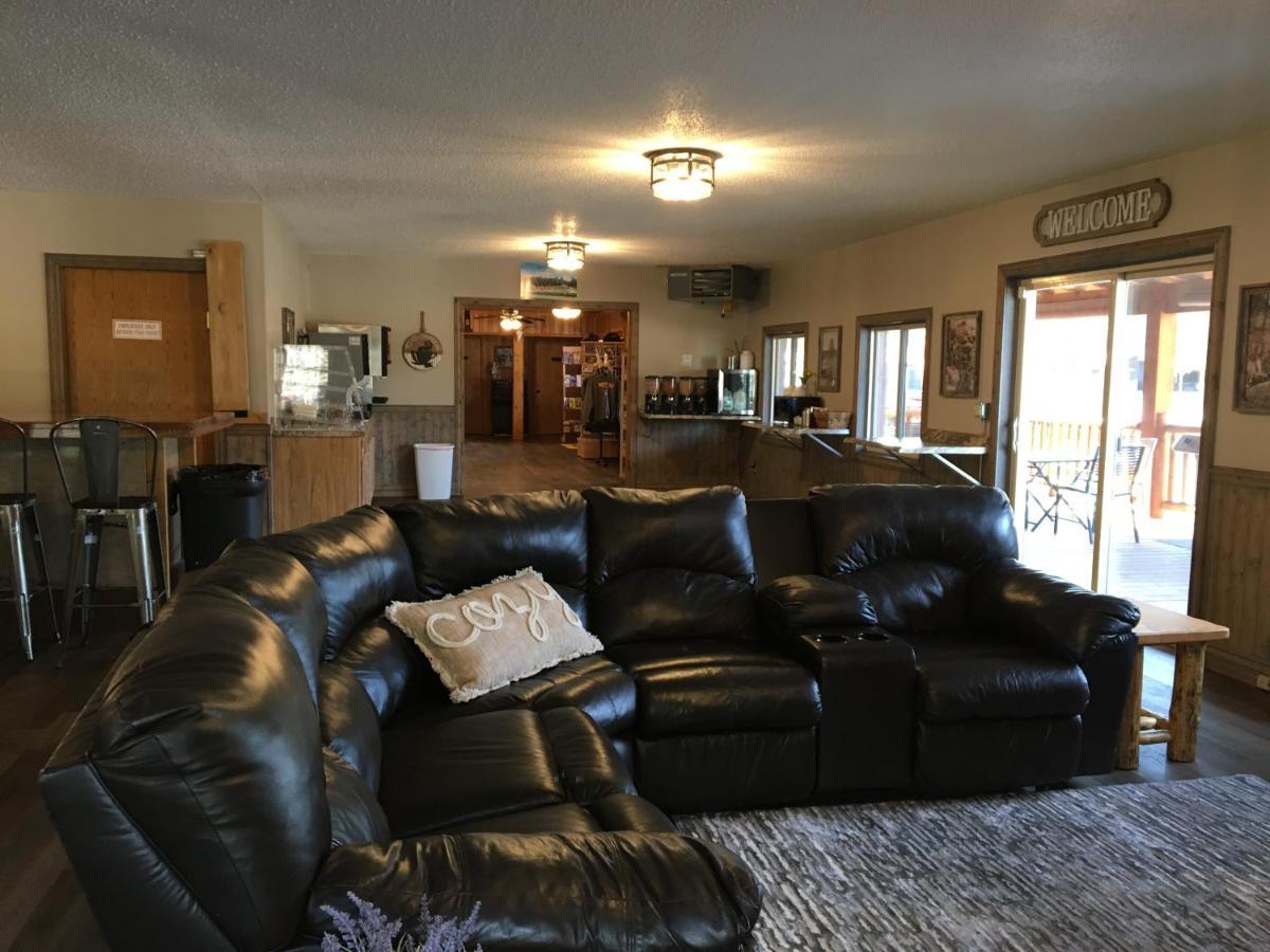 Lodge Rockerville &