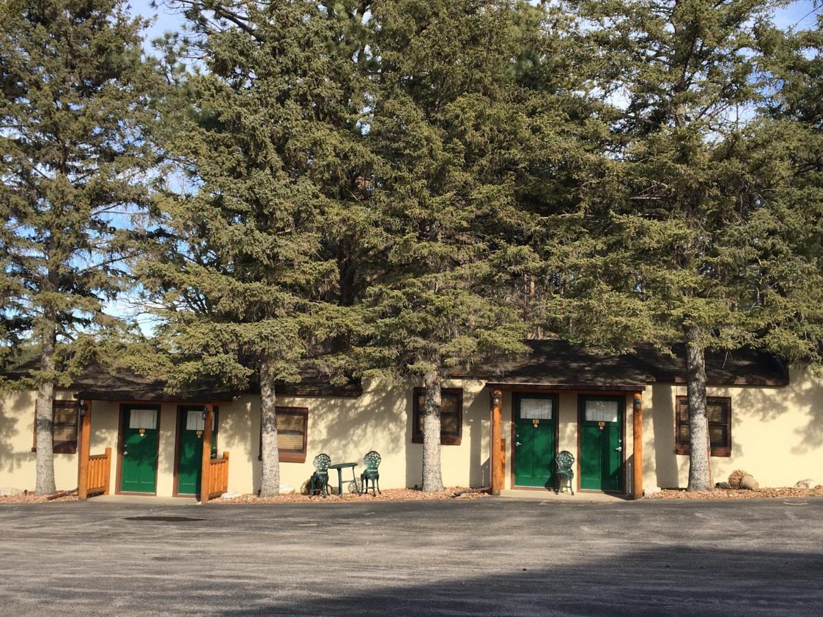 Lodge Rockerville & *