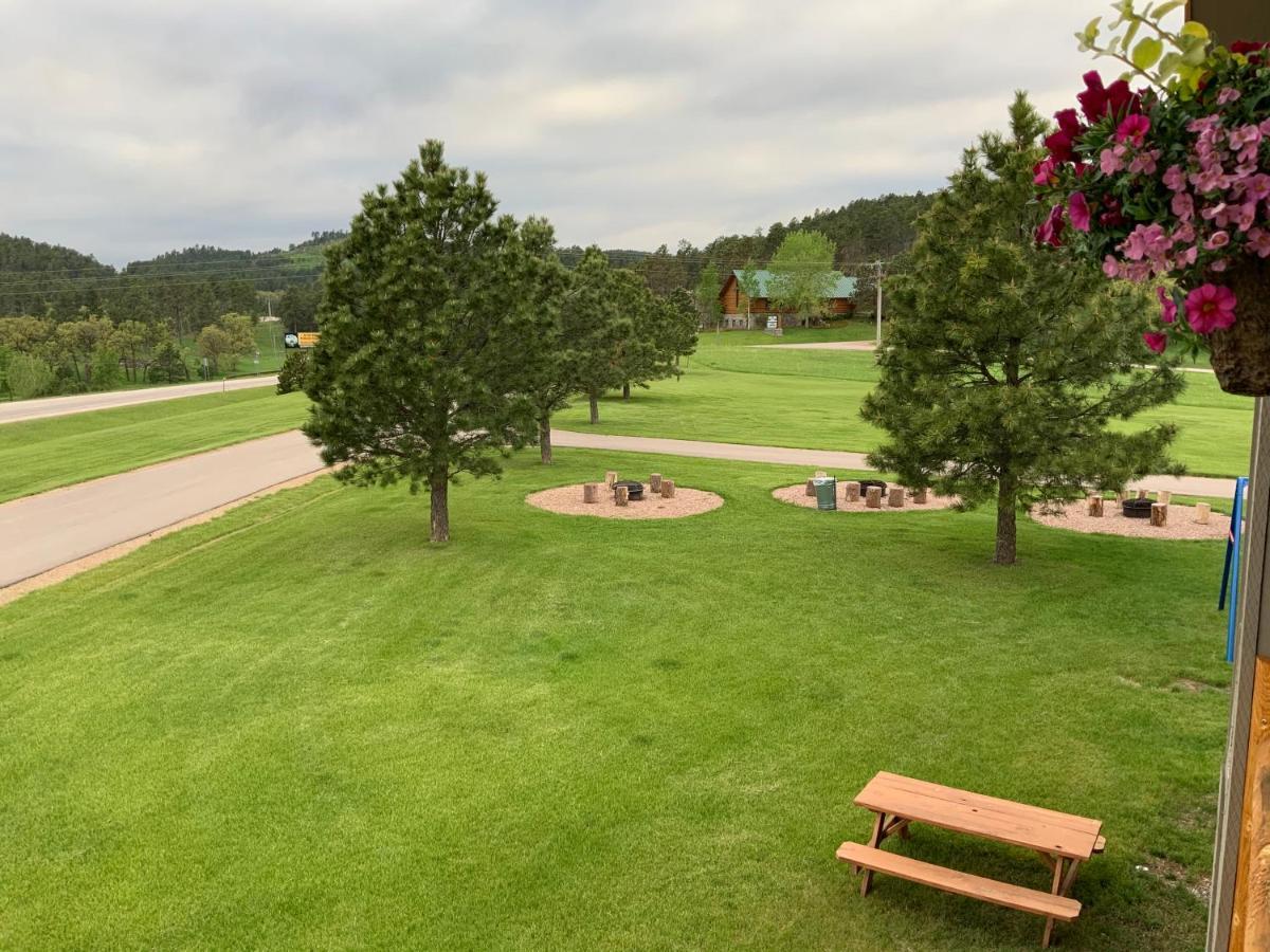 Lodge Rockerville & *