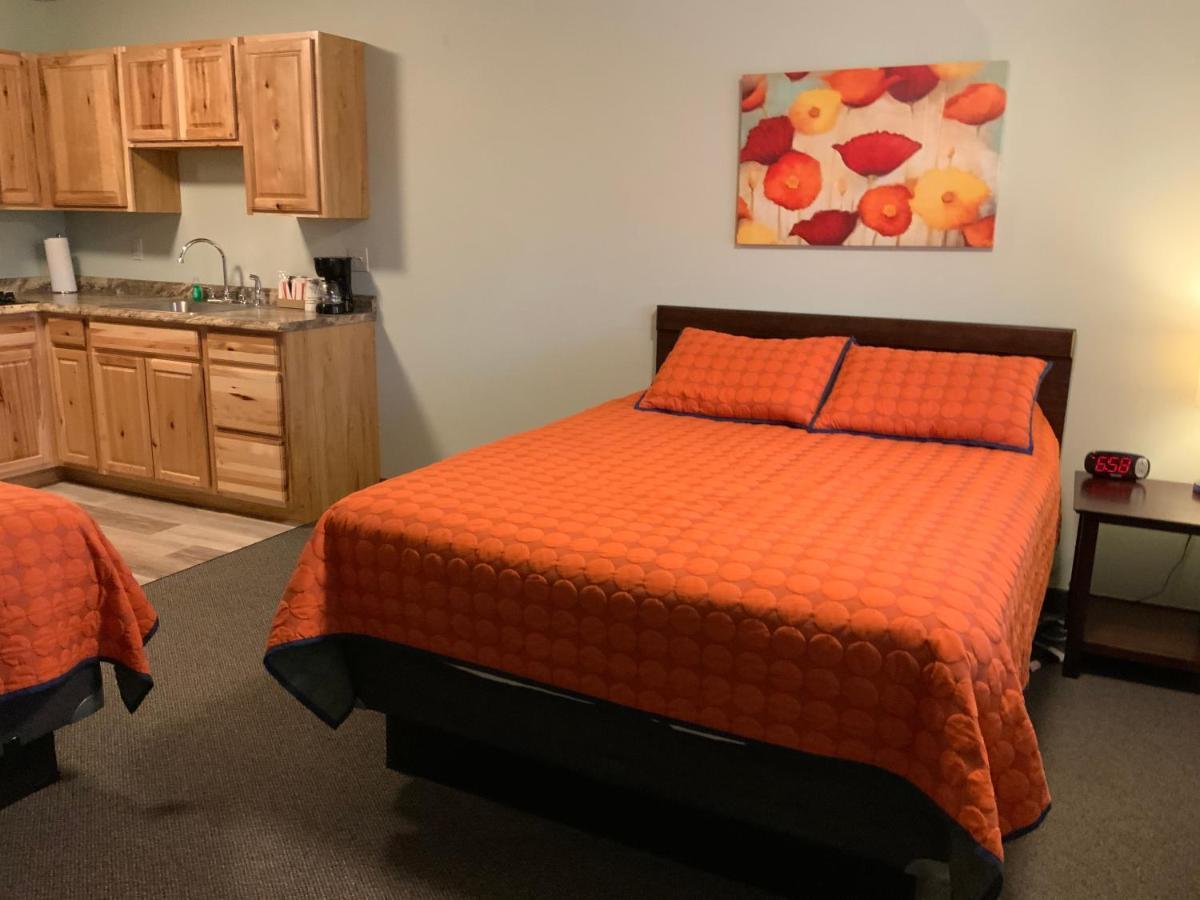 Lodge Rockerville & *